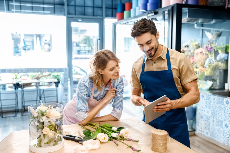 Geofencing-for-Small-Businesses---florists-looking-at-tablet